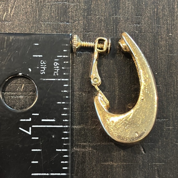 Vintage Screw Back Clip On Earrings Gold Tone Hoop Chunky - Picture 7 of 7